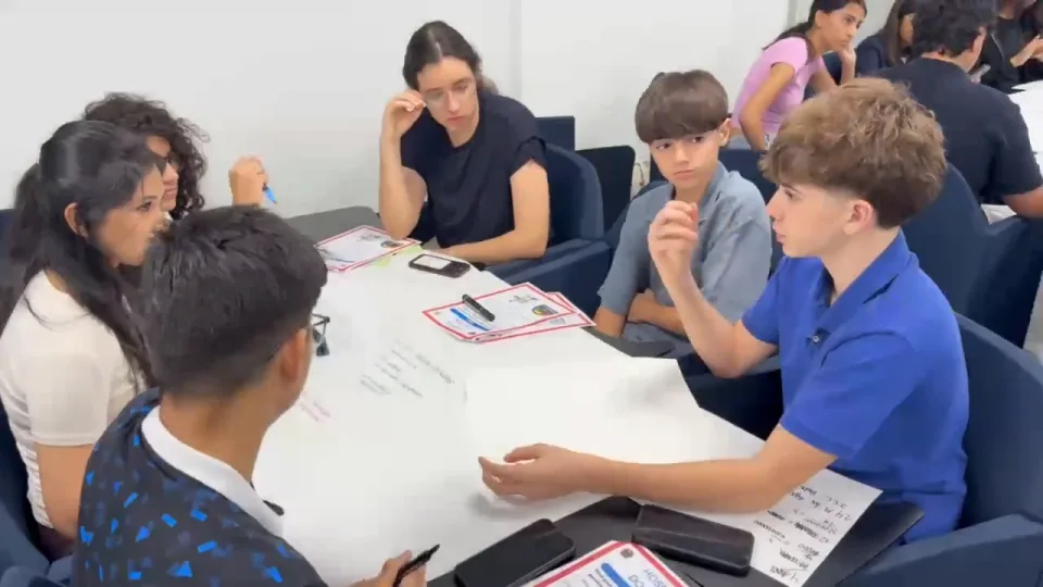 Students talking through a case together at a Medefine workshop